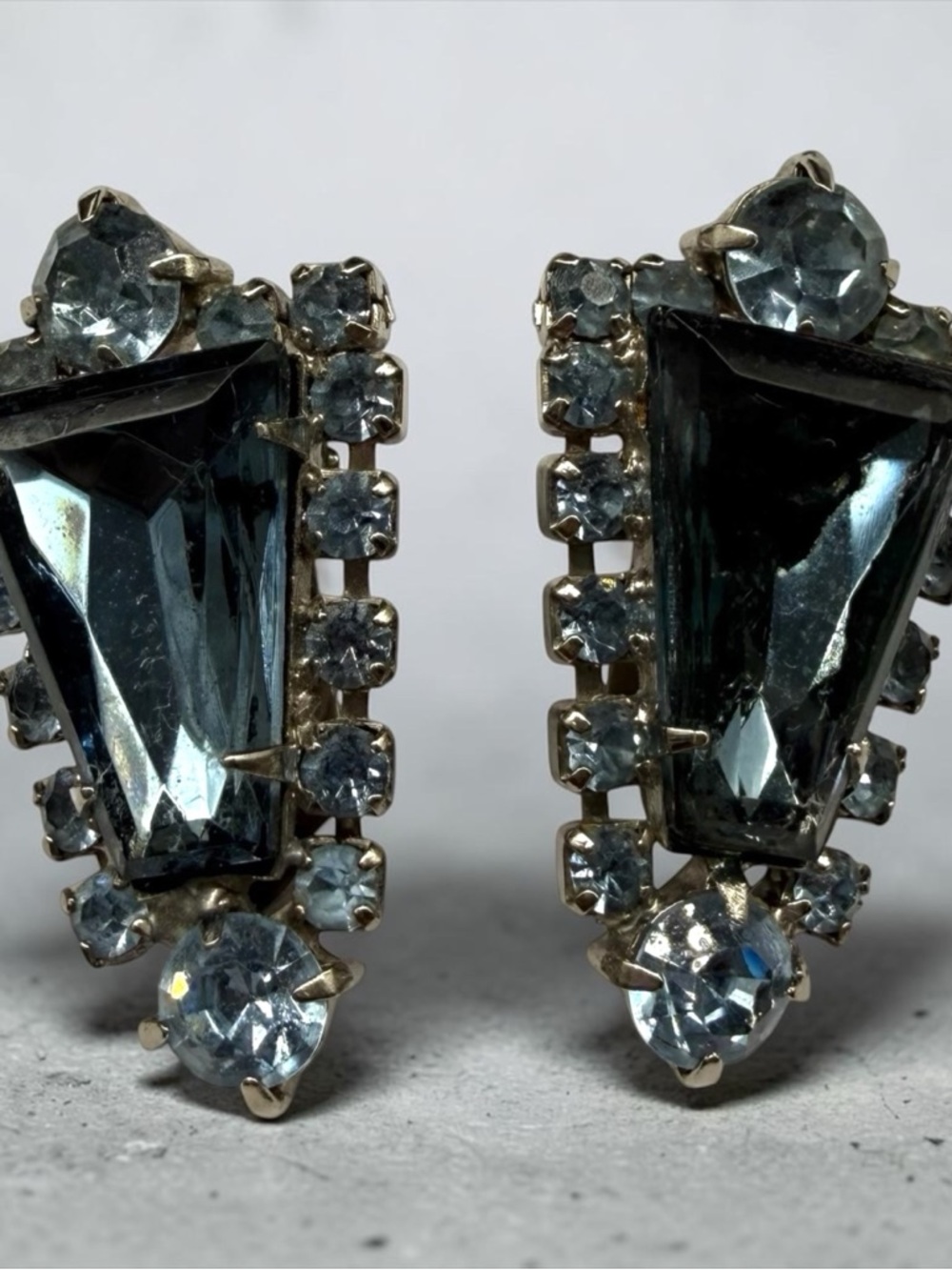 Art Deco Glass Keystone Clip On Earrings Silver Tone Something Blue Read
